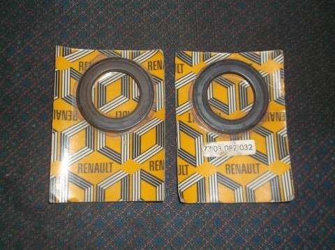 RENAULT TRANSMISSION AXLE SHAFT / DIFFERENTIAL SEAL PART NO` 7703087032 ( 36 X 54 X 7,5 )